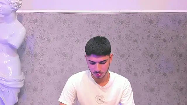 Snapshot of Apolo_Gray chatting on February 9, 2:48 am Apolo Gray online show from February 9, 2:48 am