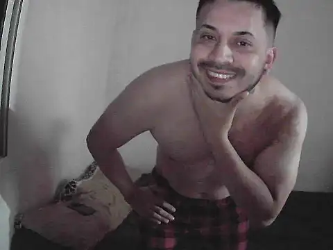 Snapshot of JonatanBail chatting on February 3, 6:51 am JonatanBail online show from February 3, 6:51 am