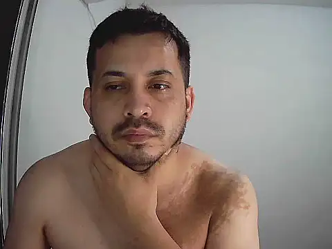 Snapshot of JonatanBail chatting on February 15, 12:47 pm JonatanBail online show from February 15, 12:47 pm