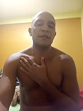 Snapshot of djmorenoo chatting on February 23, 6:33 am djmorenoo online show from February 23, 6:33 am