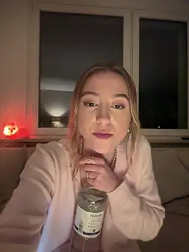 romyxxs online show from February 7, 8:12 pm