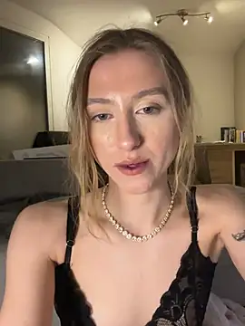 romyxxs online show from February 20, 1:02 am