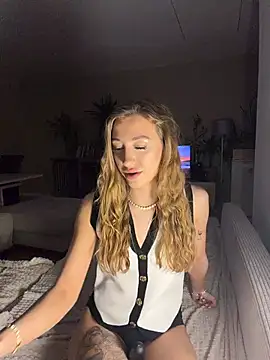 romyxxs online show from April 5, 7:22 pm