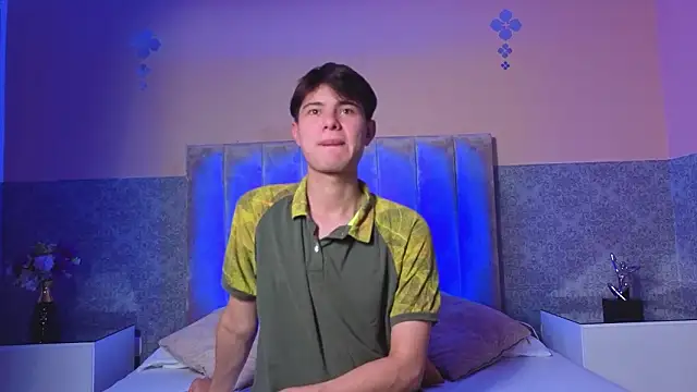 Snapshot of Derek_Sinn chatting on February 24, 8:29 pm Derek Sinn online show from February 24, 8:29 pm