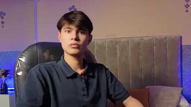 Snapshot of Derek_Sinn chatting on February 28, 7:48 pm Derek Sinn online show from February 28, 7:48 pm