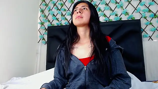 Snapshot of EmmaWilliamss4 chatting on February 12, 2:56 pm EmmaWilliamss4 online show from February 12, 2:56 pm