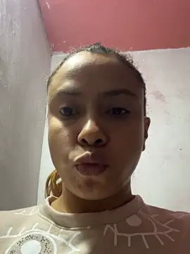 Snapshot of Samantha_rousse28 chatting on February 18, 10:33 am Samantha rousse28 online show from February 18, 10:33 am