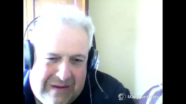 Snapshot of swichcassanesi chatting on February 21, 1:01 pm swichcassanesi online show from February 21, 1:01 pm