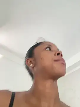 LIA PARKERR online show from April 8, 9:59 pm