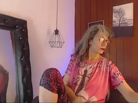 Snapshot of laurasofia45 chatting on February 26, 1:43 pm laurasofia45 online show from February 26, 1:43 pm