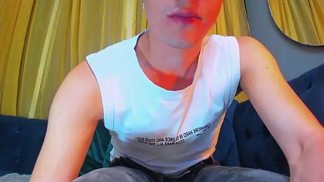 Snapshot of KairoBlaaze chatting on February 19, 1:34 am KairoBlaaze online show from February 19, 1:34 am