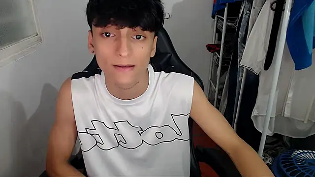 Snapshot of BOY_0914 chatting on February 19, 4:30 am BOY 0914 online show from February 19, 4:30 am