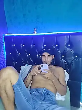 Snapshot of junior_men22 chatting on February 14, 1:52 pm junior men22 online show from February 14, 1:52 pm