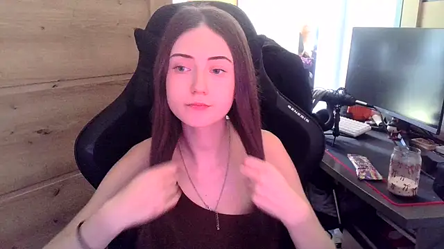 karlaluuvv online show from April 1, 11:44 am