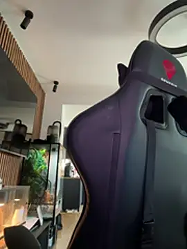 karlaluuvv online show from April 14, 11:05 am