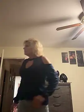 Snapshot of FireAfterDark chatting on February 28, 1:39 am FireAfterDark online show from February 28, 1:39 am