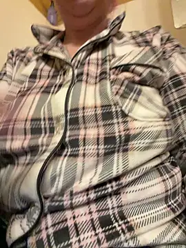 Snapshot of lickablelynn87 chatting on February 4, 2:39 am lickablelynn87 online show from February 4, 2:39 am