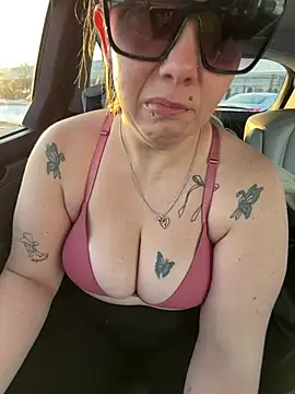 Snapshot of lickablelynn87 chatting on February 5, 1:16 pm lickablelynn87 online show from February 5, 1:16 pm