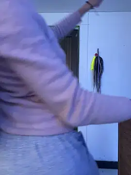 suky pou online show from February 17, 4:24 pm