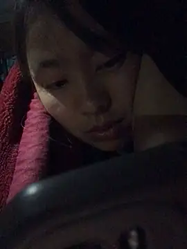 Snapshot of honeyyy110 chatting on February 6, 11:19 pm honeyyy110 online show from February 6, 11:19 pm