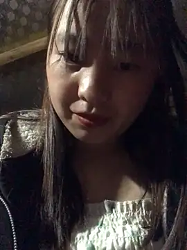 Snapshot of honeyyy110 chatting on February 8, 2:42 pm honeyyy110 online show from February 8, 2:42 pm