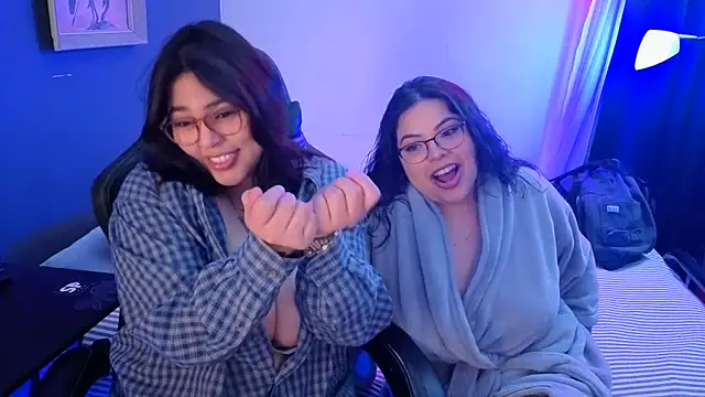 Snapshot of KittyTatts chatting on February 4, 4:18 am KittyTatts online show from February 4, 4:18 am