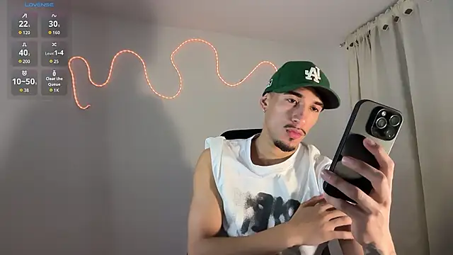 Snapshot of rafael_stone11 chatting on February 15, 4:31 am rafael stone11 online show from February 15, 4:31 am