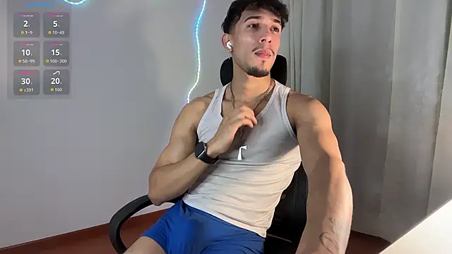 Snapshot of rafael_stone11 chatting on February 17, 1:46 am rafael stone11 online show from February 17, 1:46 am