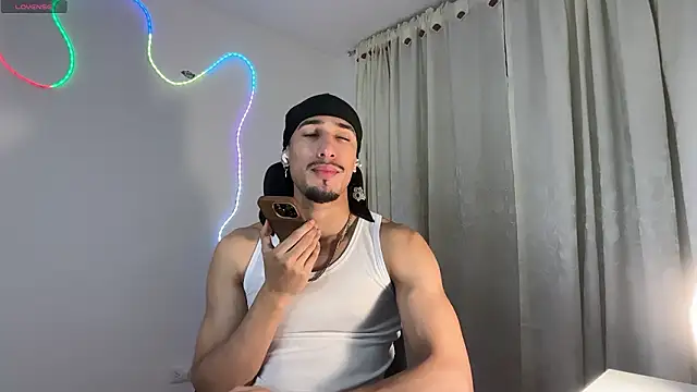 Snapshot of rafael_stone11 chatting on February 27, 1:16 am rafael stone11 online show from February 27, 1:16 am