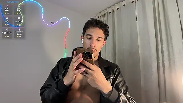 Snapshot of rafael_stone11 chatting on March 2, 1:52 am rafael stone11 online show from March 2, 1:52 am