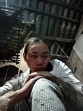 Snapshot of Bella-222 chatting on February 11, 12:04 am Bella-222 online show from February 11, 12:04 am