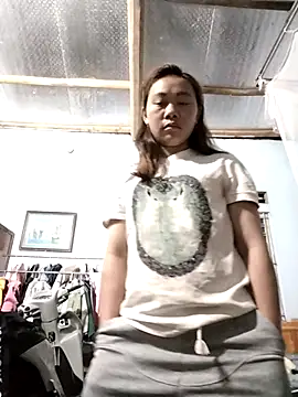 Snapshot of Bella-222 chatting on February 13, 8:38 pm Bella-222 online show from February 13, 8:38 pm