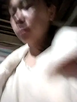 Snapshot of Bella-222 chatting on March 2, 12:24 am Bella-222 online show from March 2, 12:24 am