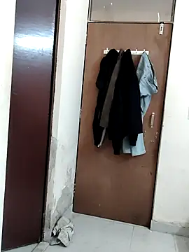 Snapshot of simran_sharma01 chatting on February 27, 6:24 am simran sharma01 online show from February 27, 6:24 am