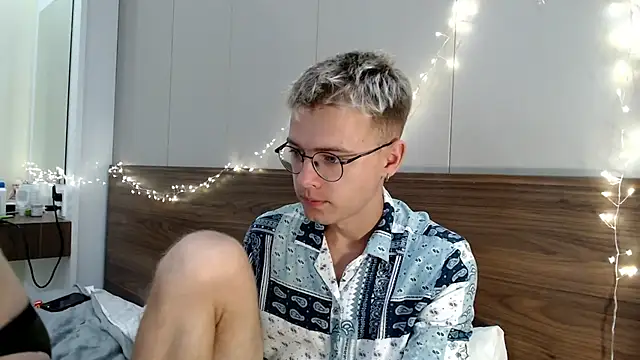 NikiKerryCum online show from March 1, 1:57 pm