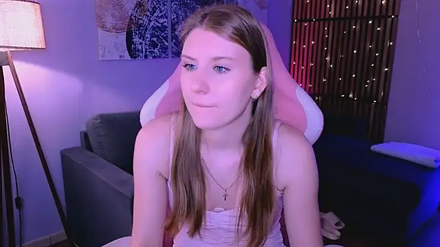 Caroline Desire  online show from April 1, 7:31 am