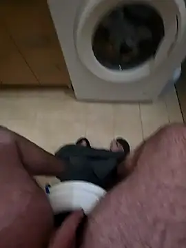 Snapshot of Heyyo3 chatting on February 8, 9:34 am Heyyo3 online show from February 8, 9:34 am