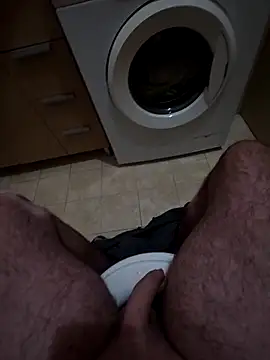 Snapshot of Heyyo3 chatting on February 15, 8:35 am Heyyo3 online show from February 15, 8:35 am