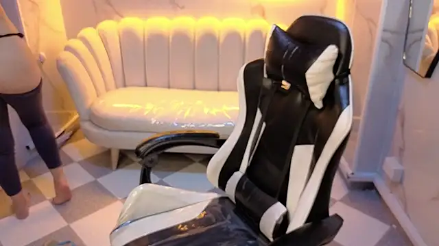 Snapshot of Valerie_moon_b chatting on February 12, 12:55 pm Valerie moon b online show from February 12, 12:55 pm