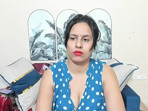 sara conorr online show from April 4, 5:06 am