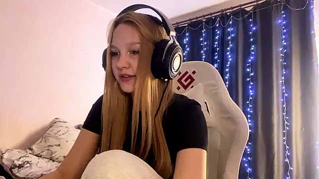 Snapshot of axin_burnell chatting on February 28, 3:13 pm axin burnell online show from February 28, 3:13 pm