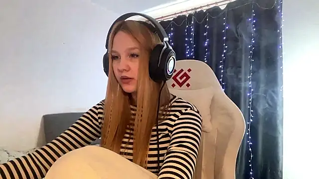 Snapshot of axin_burnell chatting on March 3, 5:24 am axin burnell online show from March 3, 5:24 am