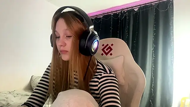 axin burnell online show from April 17, 6:55 pm