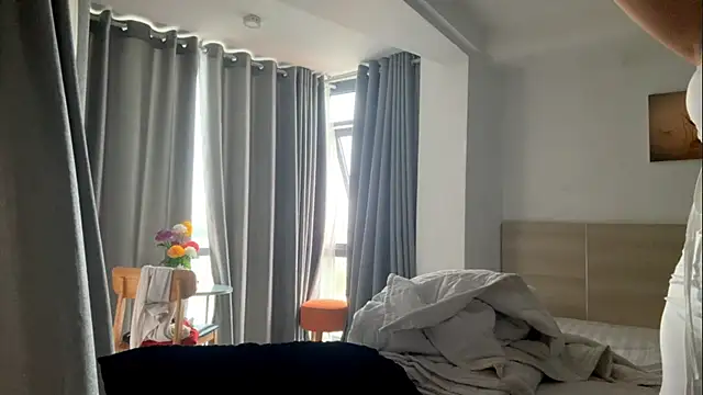 LuxureMia online show from February 13, 8:32 am