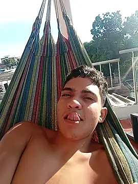 Snapshot of NikoHot_anatole chatting on June 13, 12:14 pm NikoHot anatole online show from June 13, 12:14 pm
