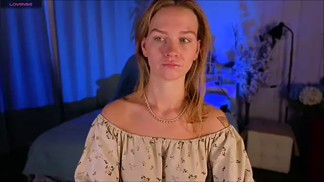 Snapshot of Crystal_Kris chatting on February 26, 5:39 am Crystal Kris online show from February 26, 5:39 am