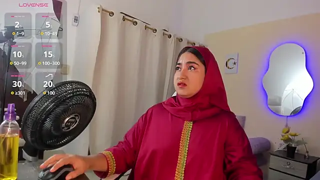 SamiraAwada online show from April 10, 7:07 pm