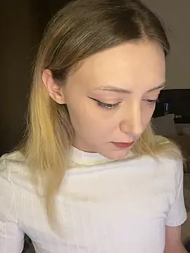 Leecey online show from March 8, 9:29 pm