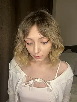 Leecey online show from April 29, 12:05 am