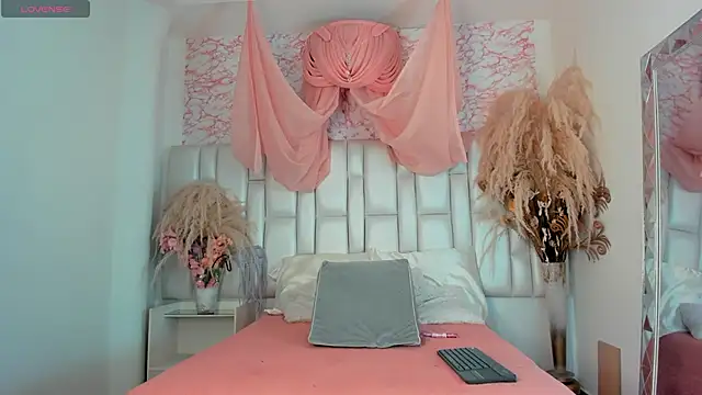 AlisHoward online show from March 18, 8:01 pm